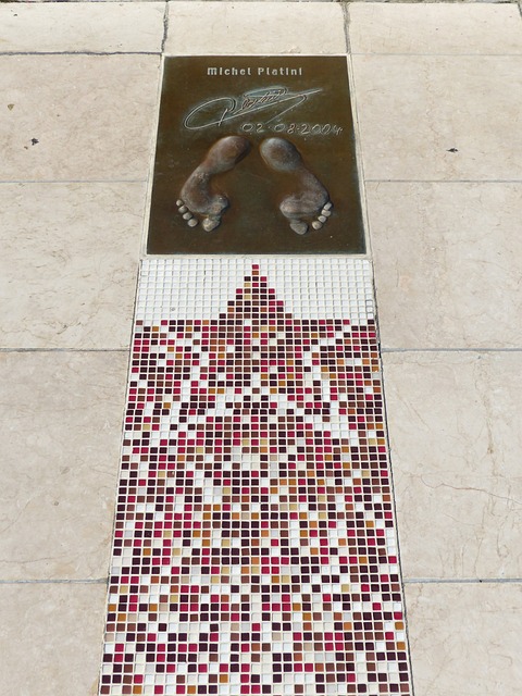 展年轻球员 展年轻球员